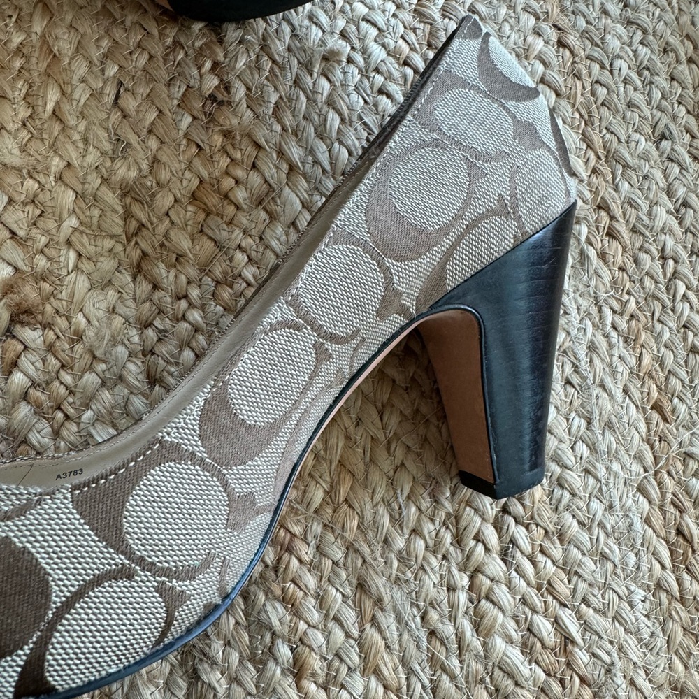 🤎😍COACH Shabby Chic Heels - Picture 5 of 11